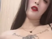 Tatuagens asiáticas Seios grandes gostam de masturbação